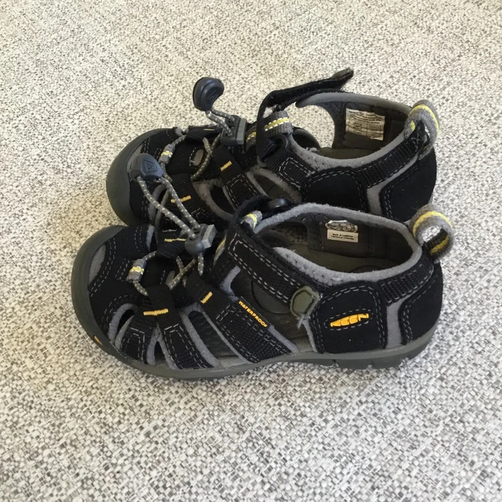 Keen breathable airflow kids
